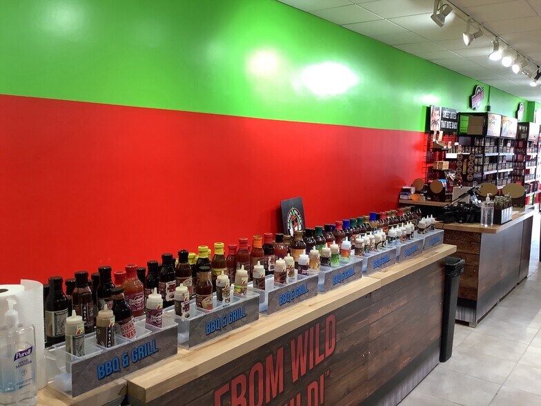 More Photos Of 19-23 N Blvd Of Presidents, Sarasota Storefront For Lease