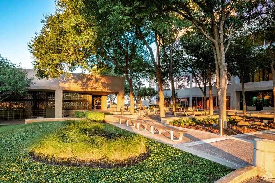 More Photos Of 8000 IH-10 W, San Antonio Unknown For Lease