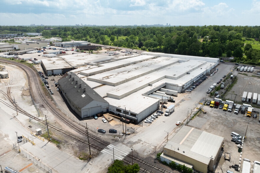 More Photos Of 7110-7140 N Broadway, Saint Louis Warehouse For Lease