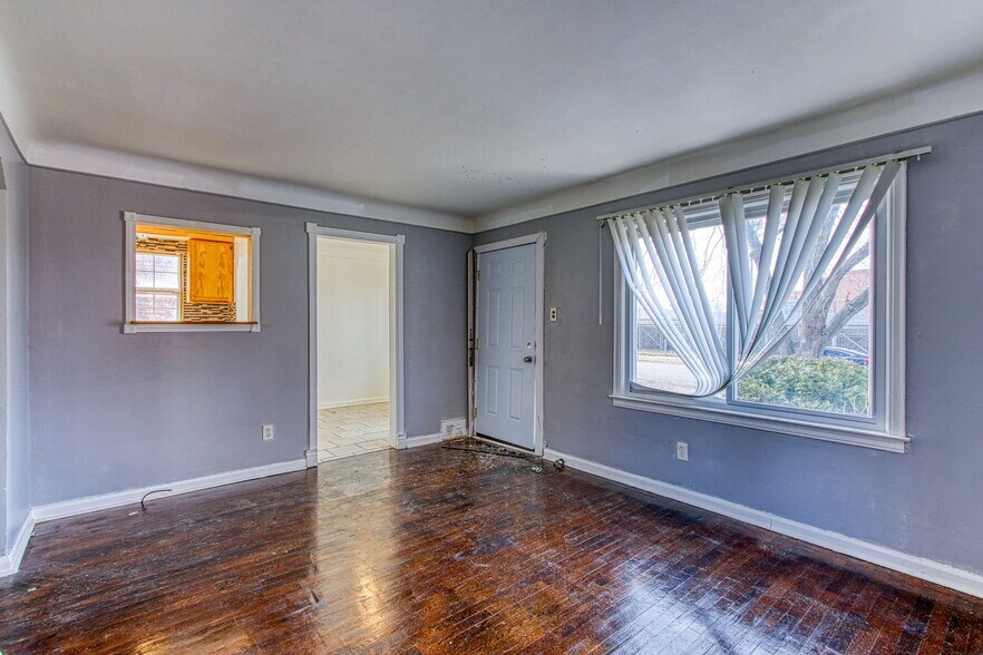More Photos Of 12014 Duchess St, Detroit Flex For Sale