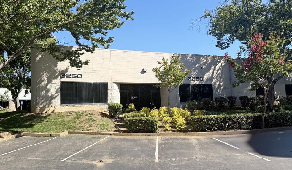More Photos Of 3250 Ramos Cir, Sacramento Flex For Sale