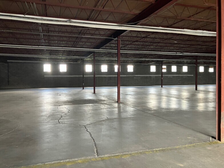 More Photos Of 105 C St, Kenova Warehouse For Lease