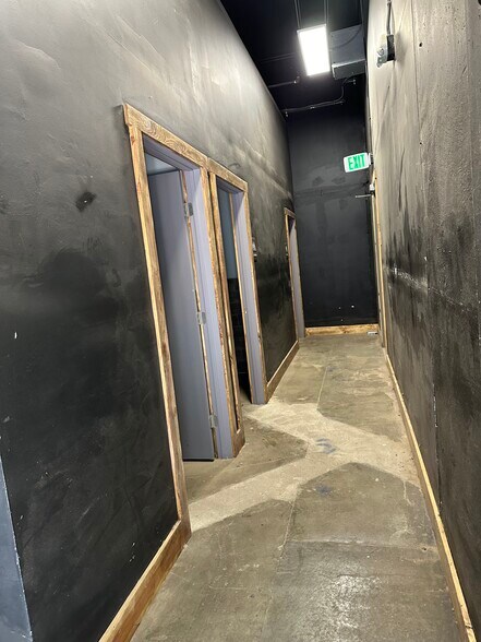 More Photos Of 720 Olive Dr, Davis Warehouse For Lease