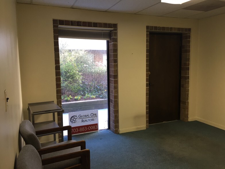 More Photos Of 6116 Rolling Rd, Springfield Medical For Lease