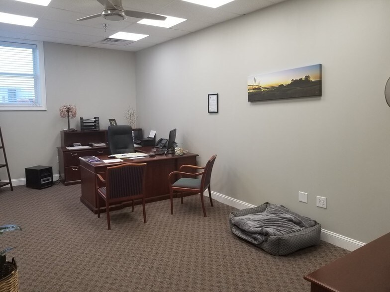 More Photos Of 1400 Pierside St, North Charleston Flex For Lease