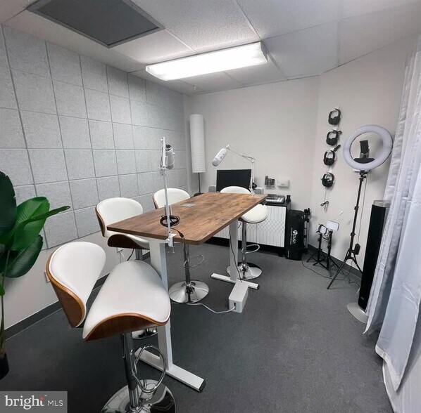 More Photos Of 401 Post Office Rd, Waldorf Office For Lease