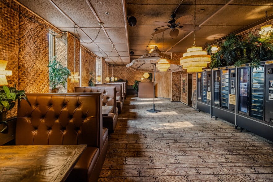 More Photos Of 1900 & 1924 Marshall St NE, Minneapolis Restaurant For Sale