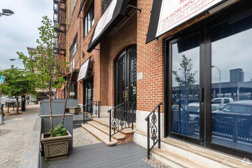 More Photos Of 16-18 Hudson Pl, Hoboken Restaurant For Lease