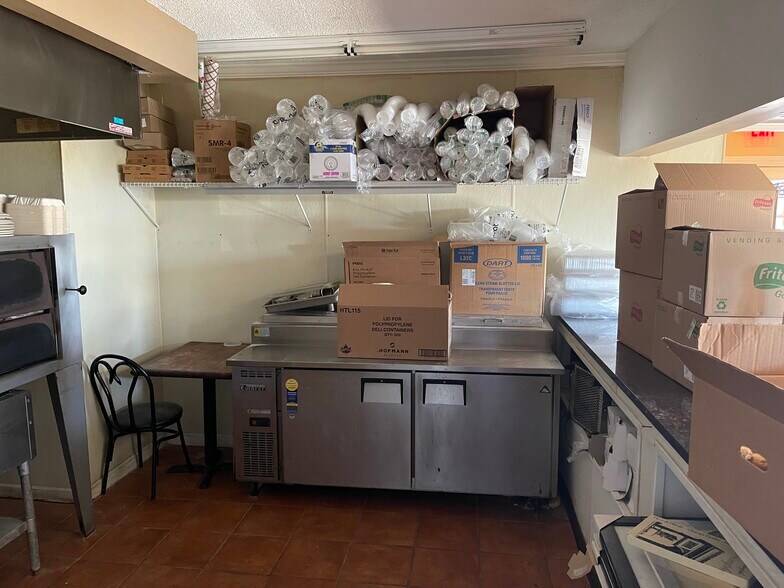 More Photos Of 4235 Madison Ave, Trumbull Restaurant For Lease