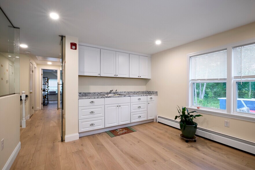 More Photos Of 4 Edgerton Dr, North Falmouth Flex For Sale