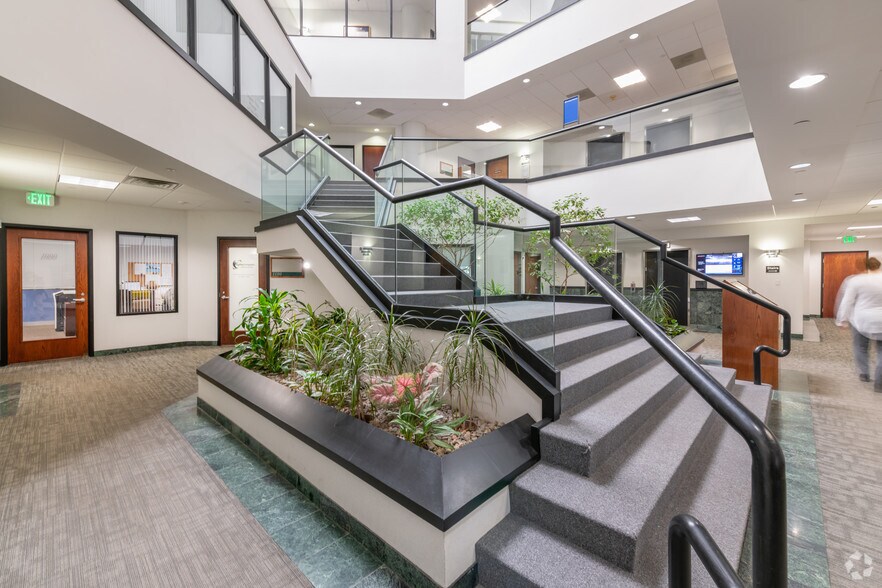 More Photos Of 92 Montvale Ave, Stoneham Medical For Lease