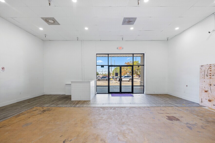 More Photos Of 751 N Ferdon Blvd, Crestview Freestanding For Lease