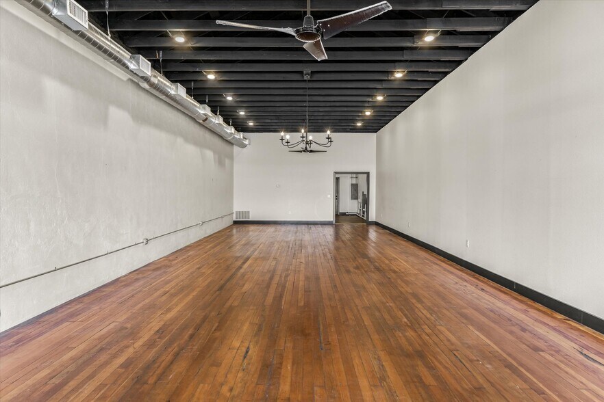 More Photos Of 106 N Main St, Grand Saline Storefront For Sale