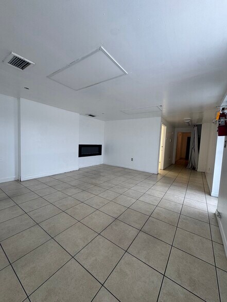 More Photos Of 11435 Rocket Blvd, Orlando Warehouse For Lease