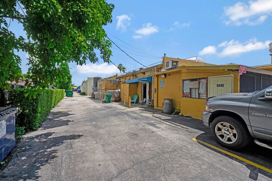 More Photos Of 6891 SW 40th St, Miami Storefront Retail Office For Sale