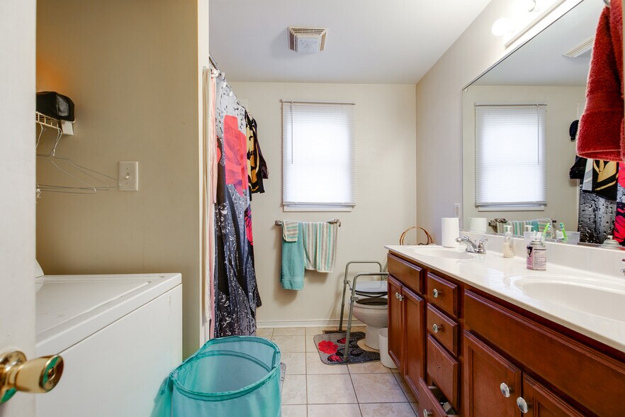 More Photos Of 2308 5th Ave, Richmond Apartments For Sale