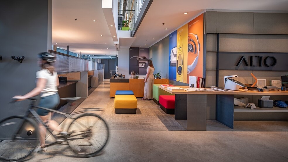 More Photos Of 2600 Rue William Tremblay, Montréal Loft Creative Space For Lease