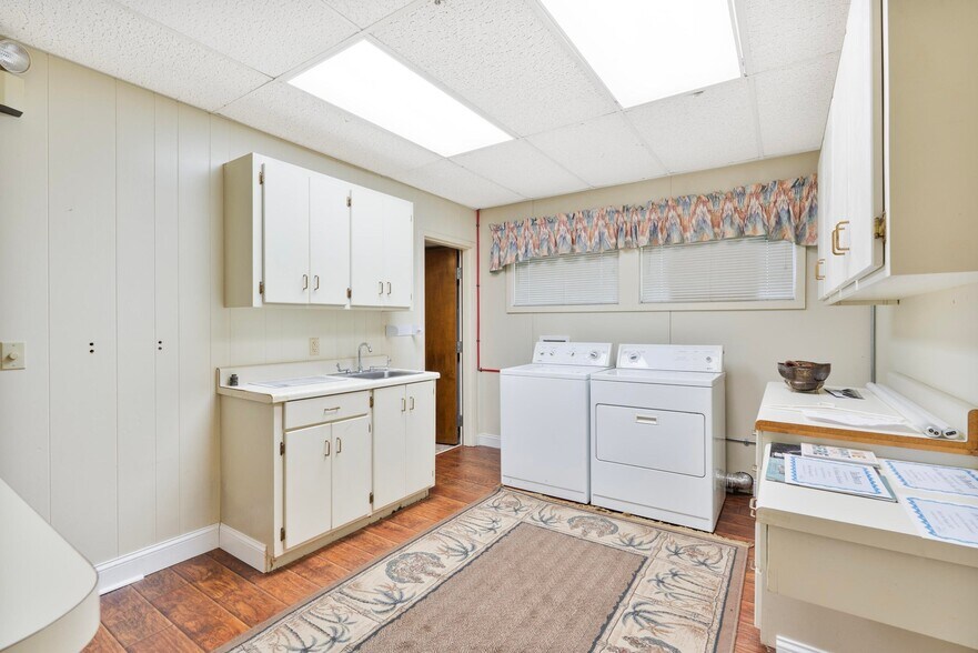 More Photos Of 428 Hospital Drive, Columbus Medical For Sale