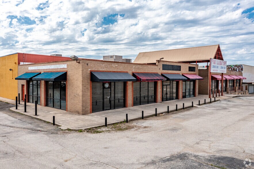 More Photos Of 4475-4485 Walzem Rd, San Antonio Showroom For Lease