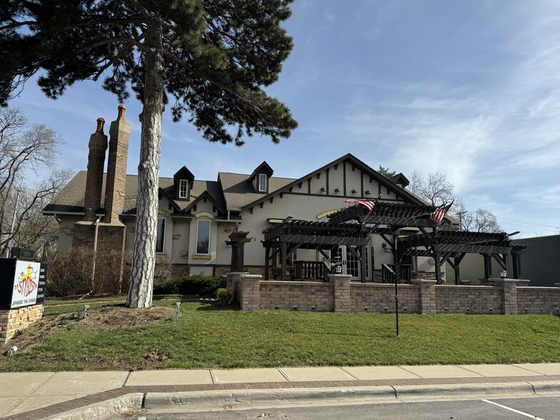 Primary Photo Of 394 W Virginia St, Crystal Lake Restaurant For Sale