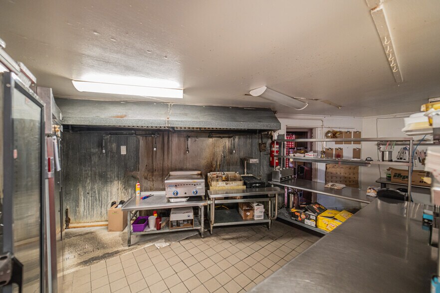 More Photos Of 728 US Highway 62, Grand Rivers Specialty For Sale