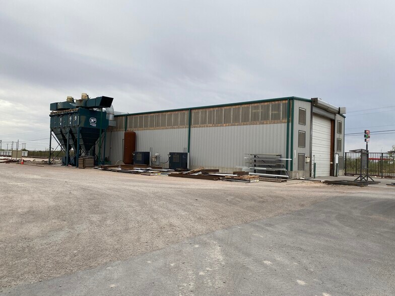 More Photos Of 4320 Johnson Rd, Odessa Warehouse For Sale