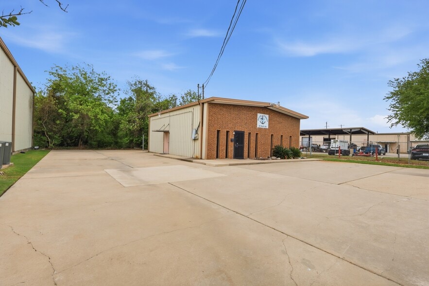 More Photos Of 212 N 16th St, La Porte Light Distribution For Sale