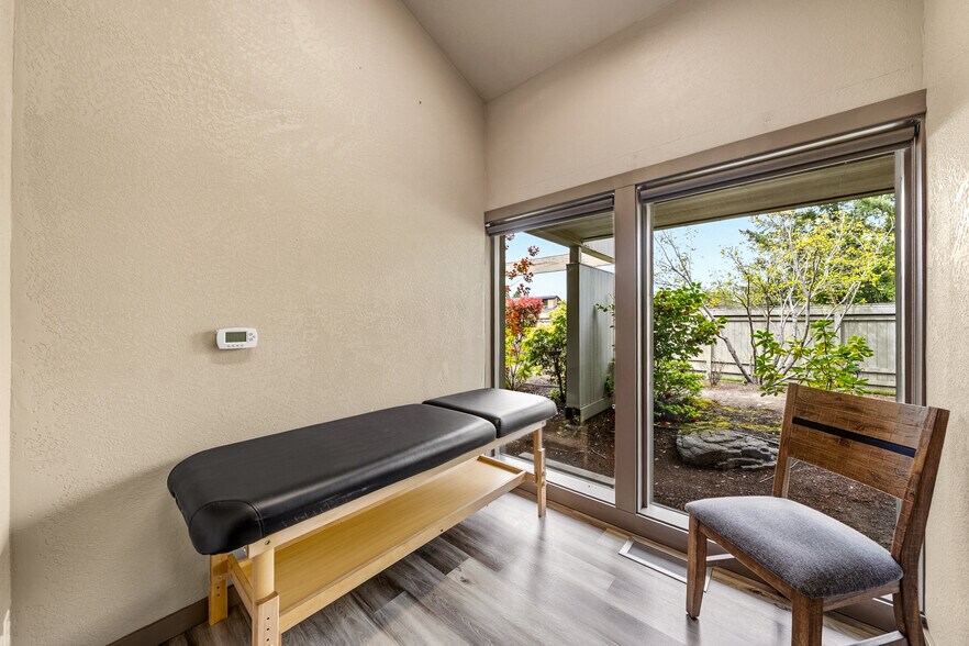 More Photos Of 537 Murphy Rd, Medford Medical For Lease