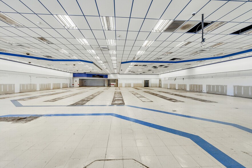 More Photos Of 2300 Wynnton Rd, Columbus Drugstore For Lease