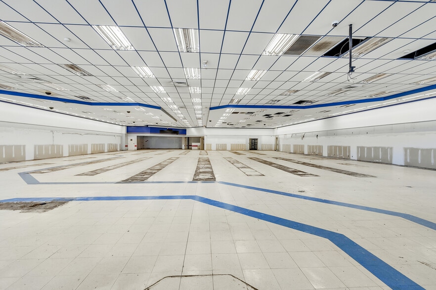 More Photos Of 2300 Wynnton Rd, Columbus Drugstore For Sale