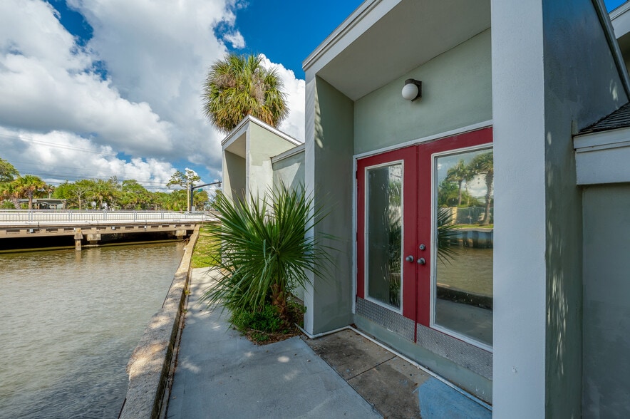 More Photos Of 2763 S Ridgewood Ave, South Daytona Office For Sale