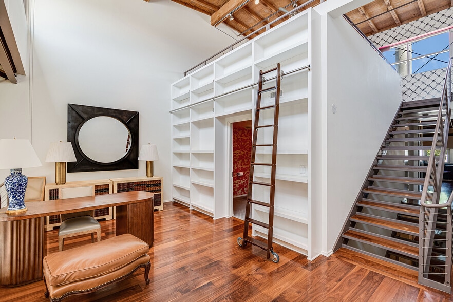 More Photos Of 2100 Abbot Kinney Blvd, Venice Office For Lease