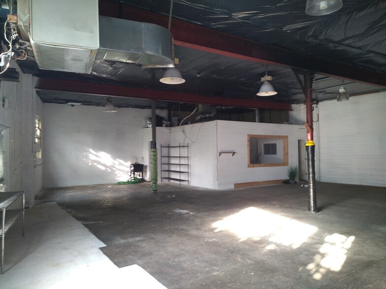 More Photos Of 29A Midland Ave, Hicksville Industrial For Lease