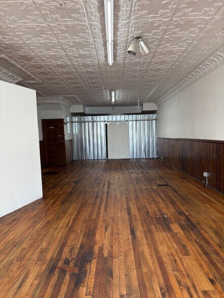 More Photos Of 525-527 Tremont Ave SW, Massillon Storefront Retail Residential For Lease