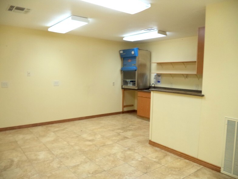 More Photos Of 515 N King St, Seguin Medical For Sale