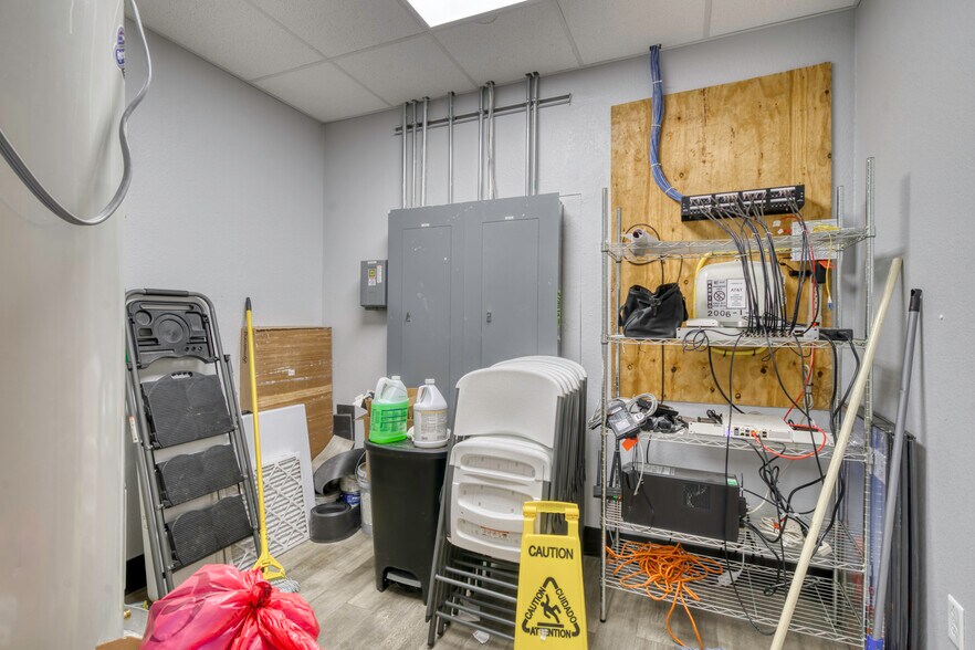 More Photos Of 2006 East Main, Madisonville Medical For Lease