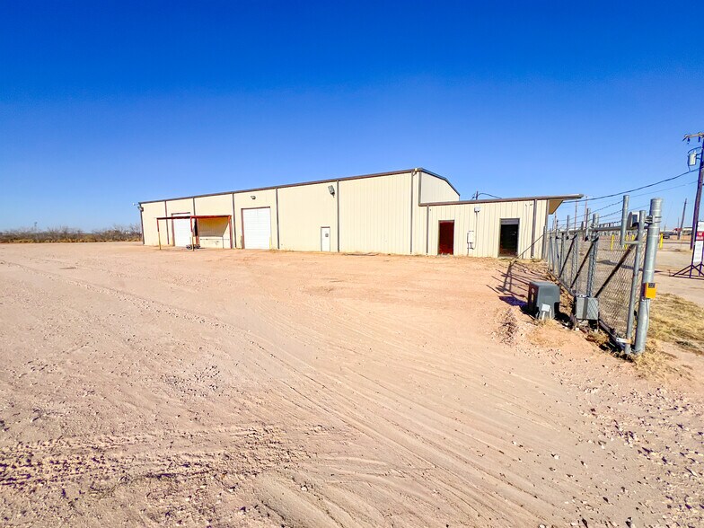 More Photos Of 12620 W County Road 133, Odessa Warehouse For Lease