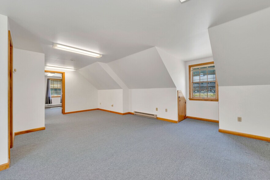 More Photos Of 77 Hancock Rd, Peterborough Flex For Sale