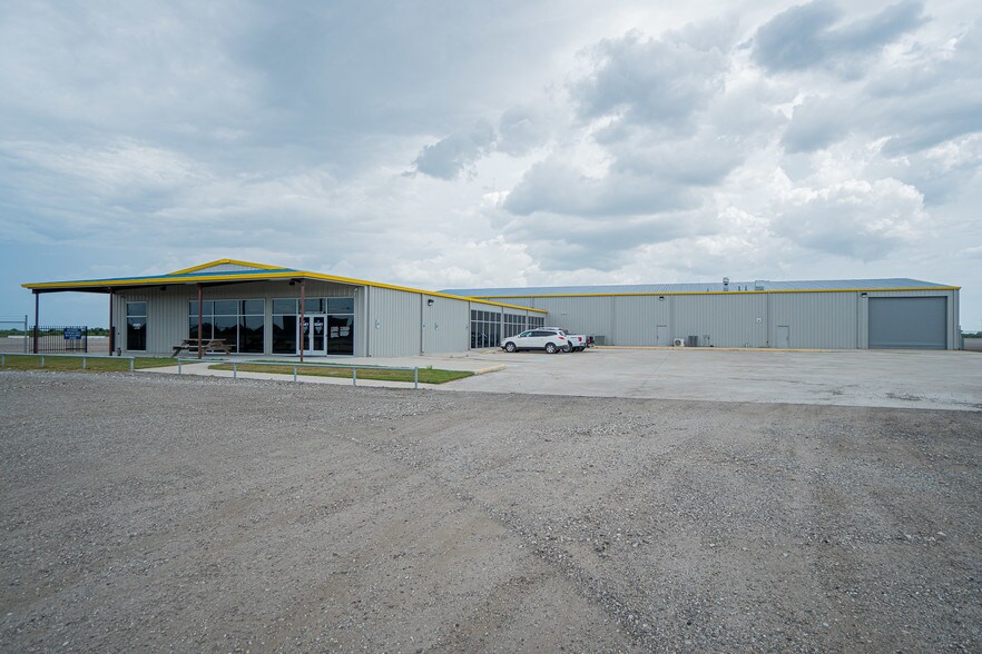 More Photos Of 7044 Interstate 10, Sealy Distribution For Sale