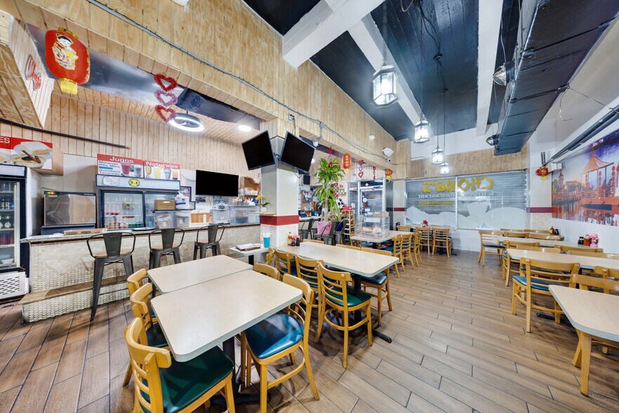 More Photos Of 1164 W Flagler St, Miami Unknown For Lease