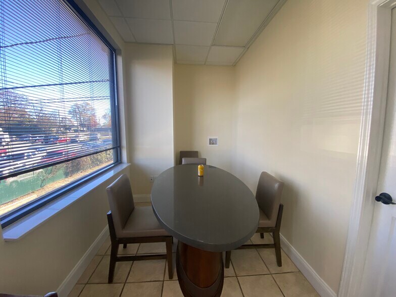 More Photos Of 3669 N Peachtree Rd, Atlanta Office For Lease