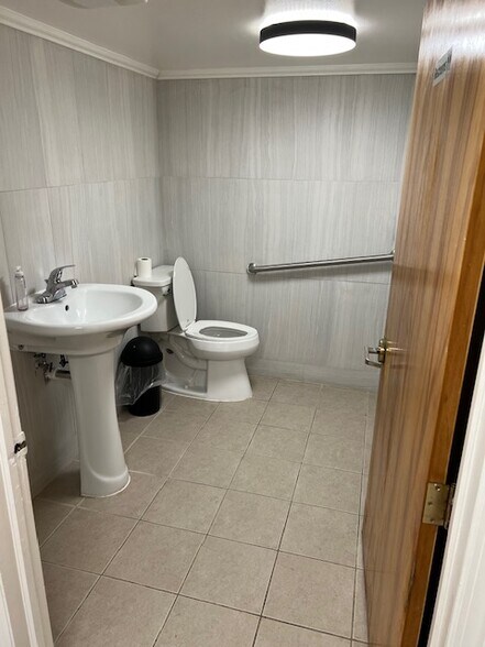 More Photos Of 7223 20th Ave, Brooklyn Storefront Retail Office For Lease