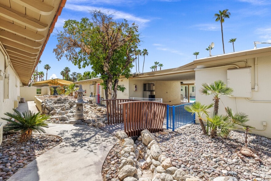 More Photos Of 526 S Warm Sands Dr, Palm Springs Hotel For Sale