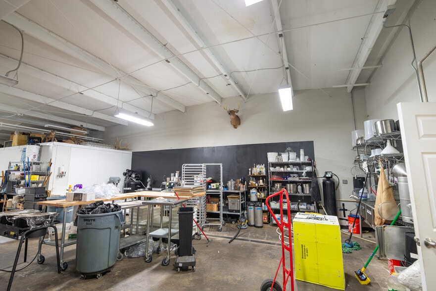 More Photos Of 5010 N Nebraska Ave, Tampa Light Distribution For Lease