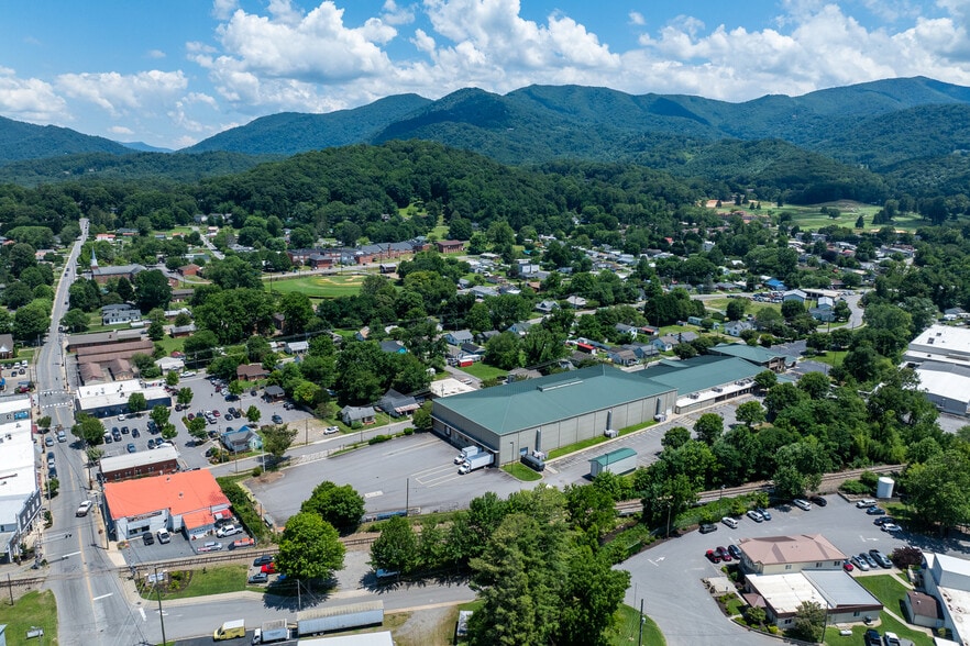 More Photos Of 172 Riverbend St, Waynesville Manufacturing For Lease