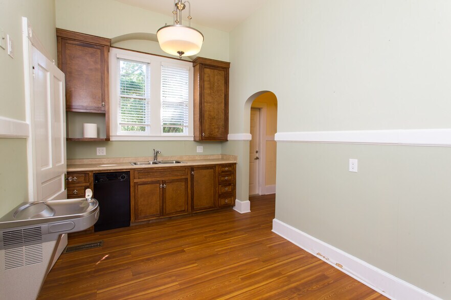 More Photos Of 921 N Palafox St, Pensacola Office For Sale