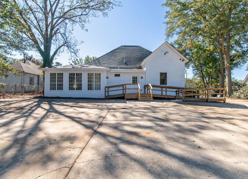 More Photos Of 89 W Campbellton St, Fairburn Office Residential For Lease