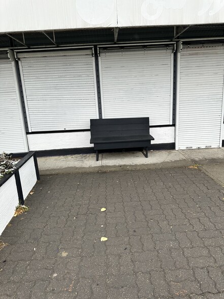 More Photos Of 6507-6511 Bowness Rd NW, Calgary Storefront For Lease