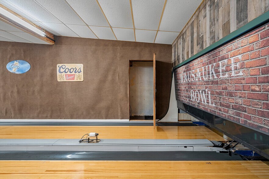 More Photos Of 326 Main St, Wausaukee Bowling Alley For Sale