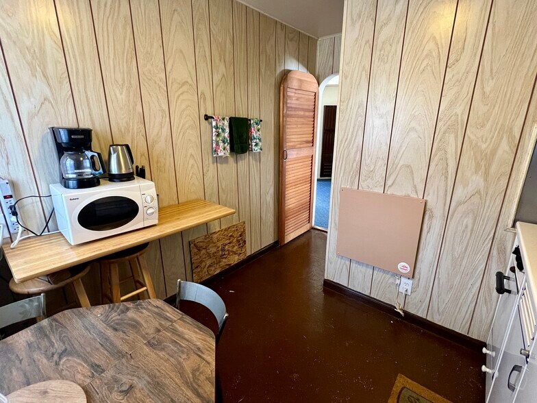 More Photos Of 408 Park St, Thermopolis Hotel For Sale